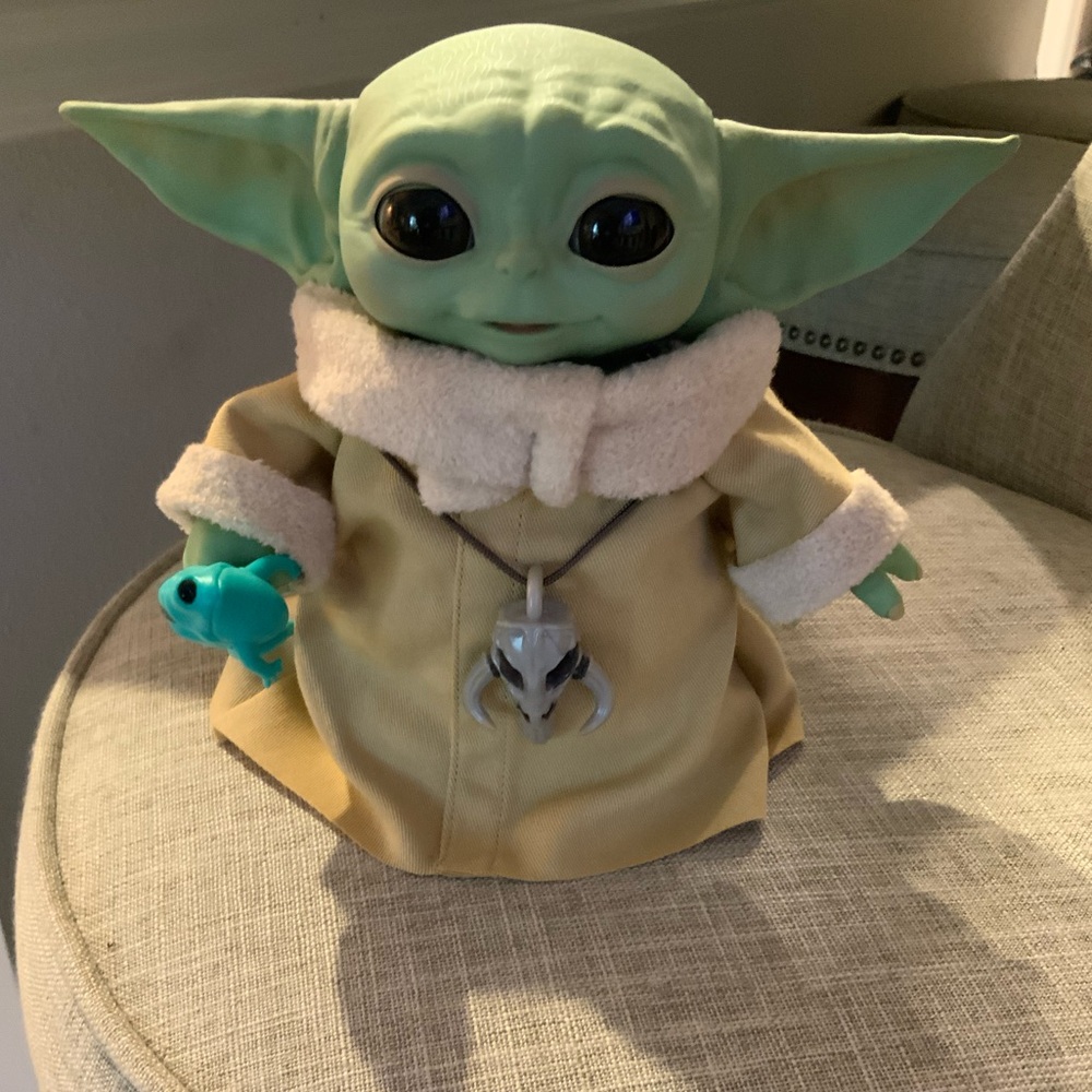 GROGU THE CHILD STAR WARS COLLECTIBLE ELECTRONIC BABY YODA WALT DISNEY WORLD